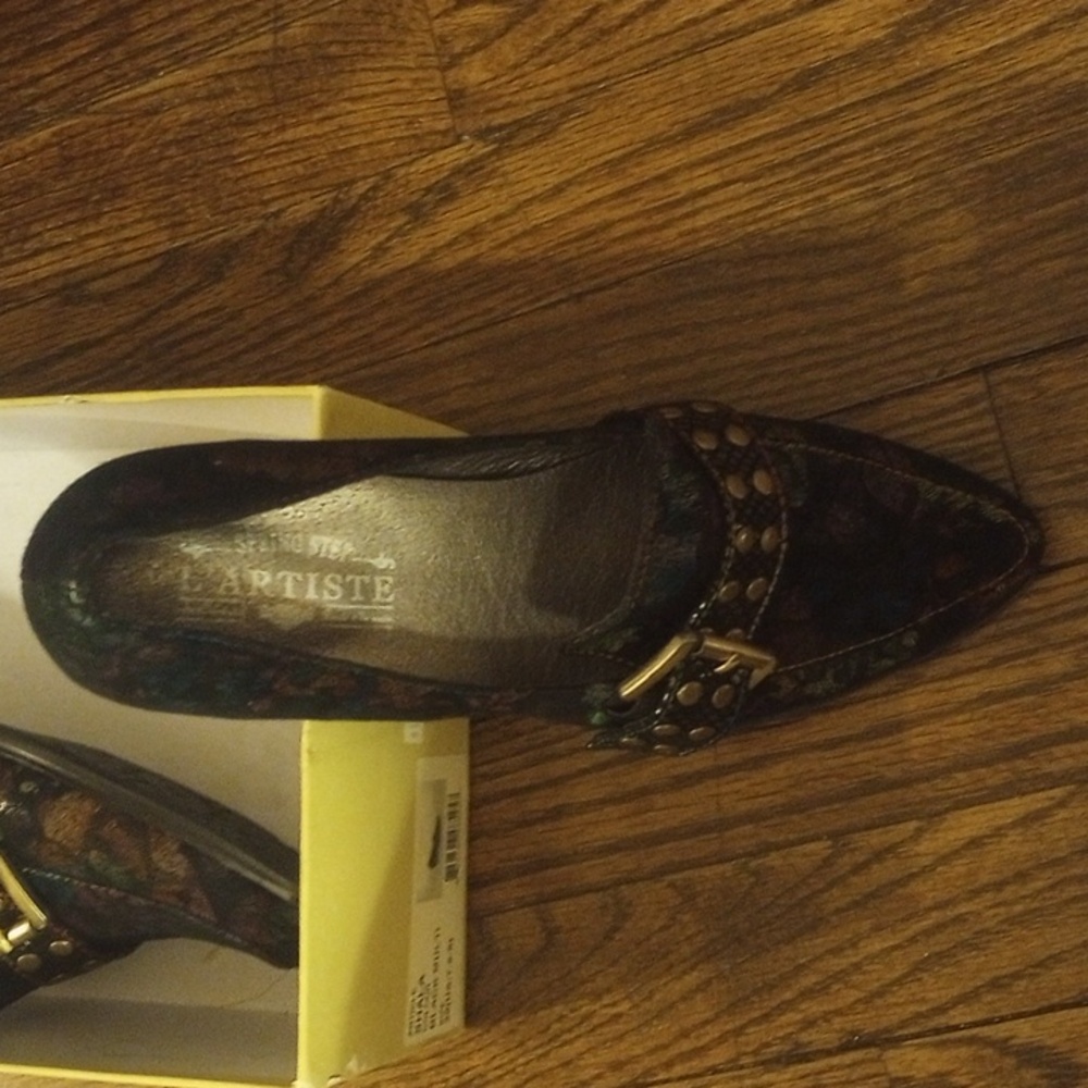 Heels - Picture 2 of 3